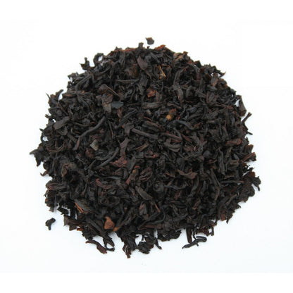 Lose schwarze Teeblätter, fein geschnitten und trocken, für den exquisiten Earl Grey BIO Tee mit Bergamotte-Aroma.