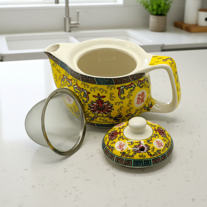 Kleine Teekanne mit orientalischem Design